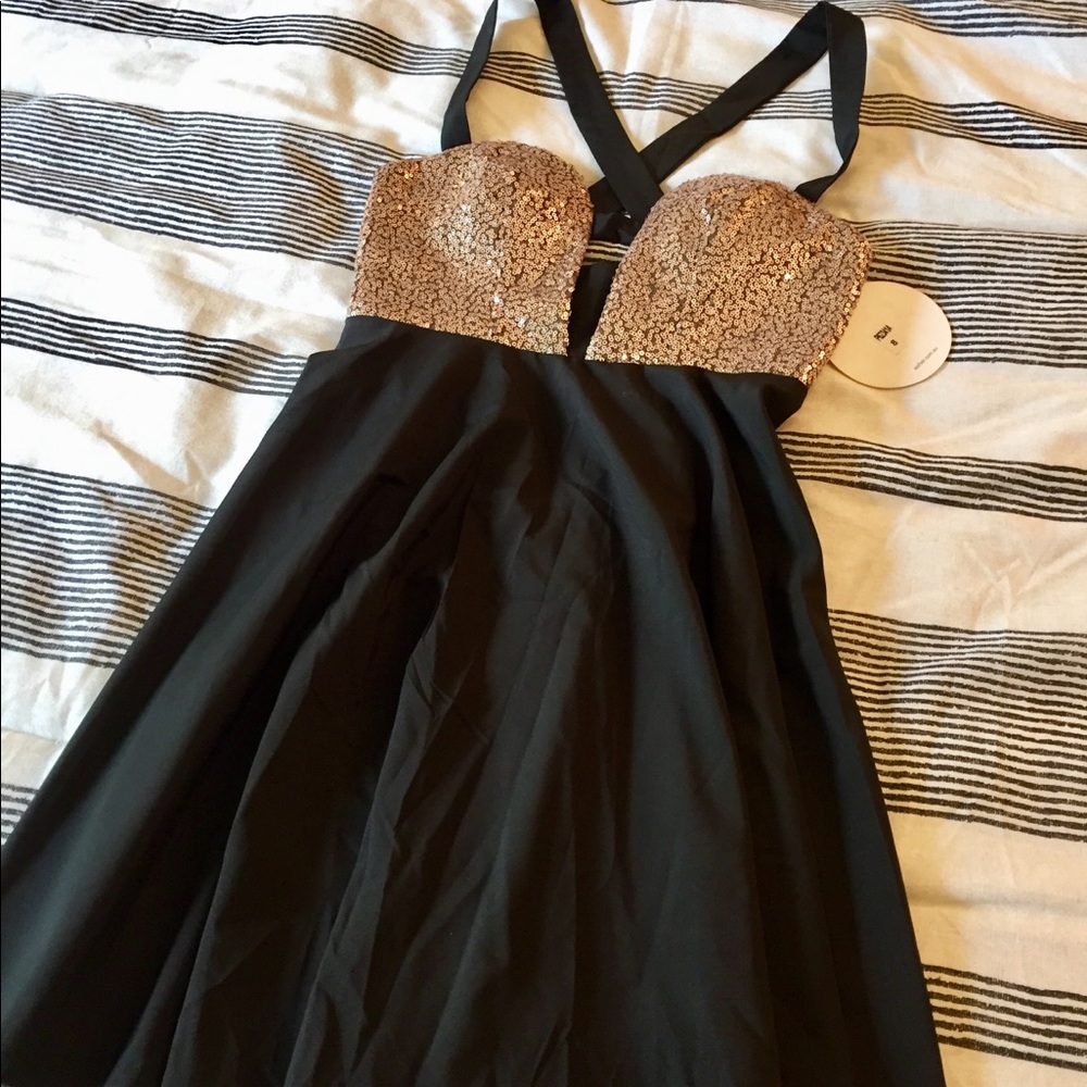 NWT Black/gold sequin crossback dress